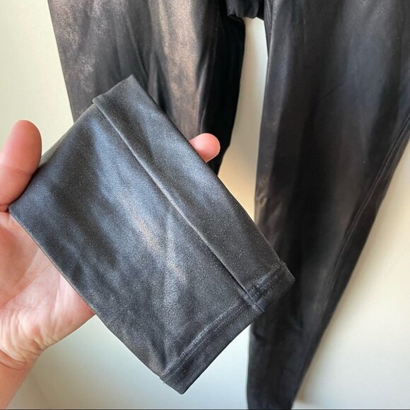 Spanx Faux Leather Leggings Size Medium - Picture 6 of 8